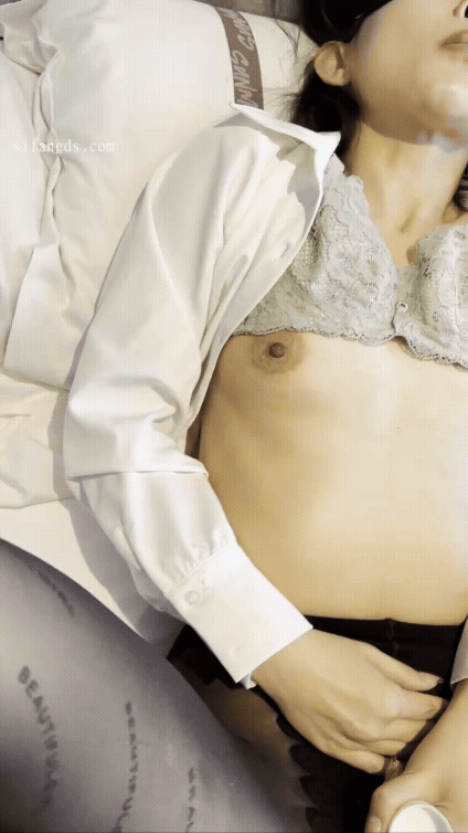 约了一个极品一线馒头逼的妹妹，一直喊疼不要。肯定没做过几次爱的 图片2